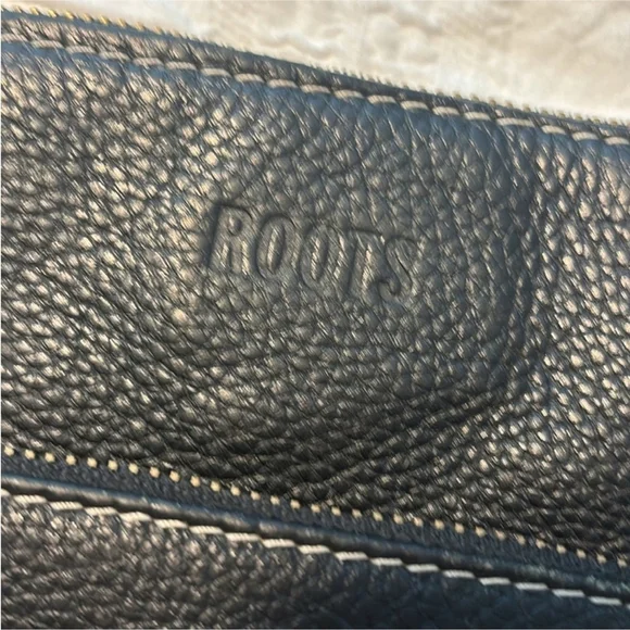 ROOTS black pebbled leather & canvas crossbody bag purse multiple pockets lined - Picture 6 of 15